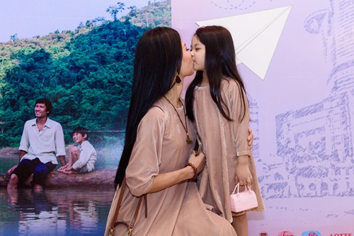 Nhan sắc ngày càng xinh đẹp của Hoa khôi Trần Thị Quỳnh sau 10 năm đăng quang 5 Nhan sắc ngày càng xinh đẹp của Hoa khôi Trần Thị Quỳnh sau 10 năm đăng quang 5
